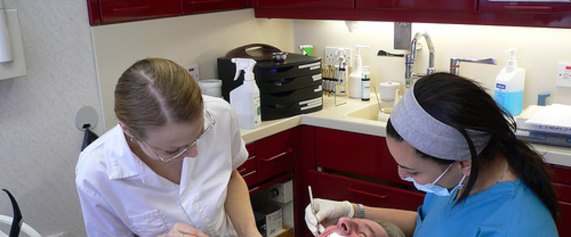 What is the highest pay for a dental assistant?