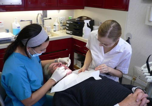 What is the highest pay for a dental assistant?